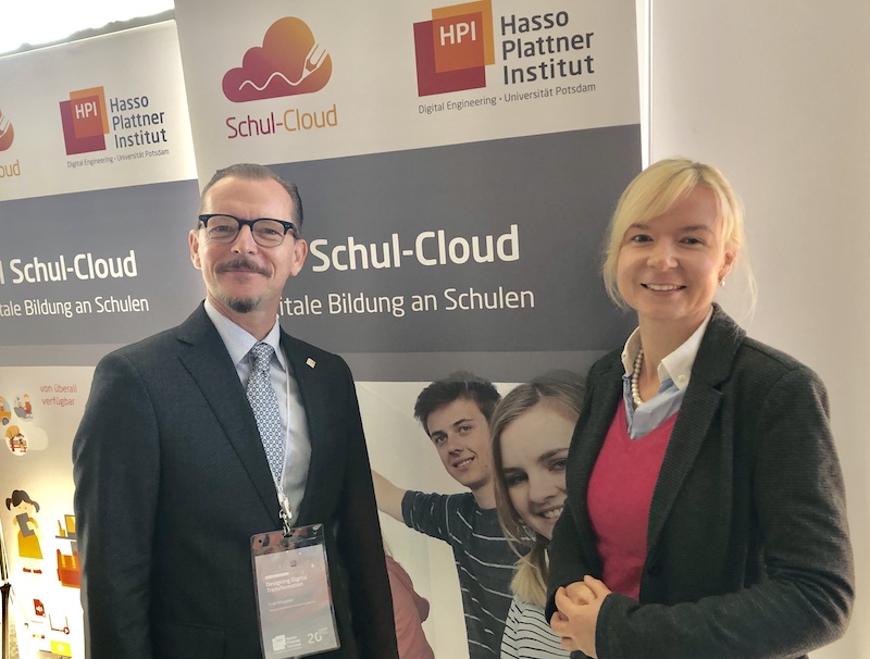 Dr. Prisca Menz, Key Account Managerin HPI-Schul-Cloud (rechts) und Thilo Klingebiel, WDA-Geschäftsführer